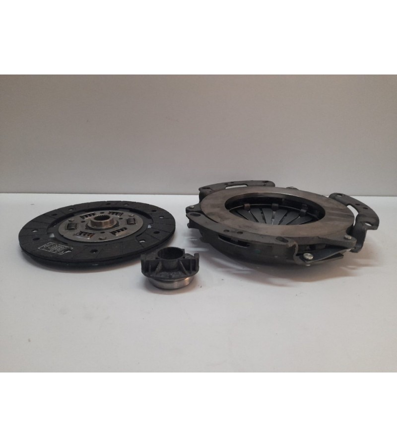 DEBRİYAJ SETİ MEGANE  LAGUNA  LOGAN  VALEO 821071
